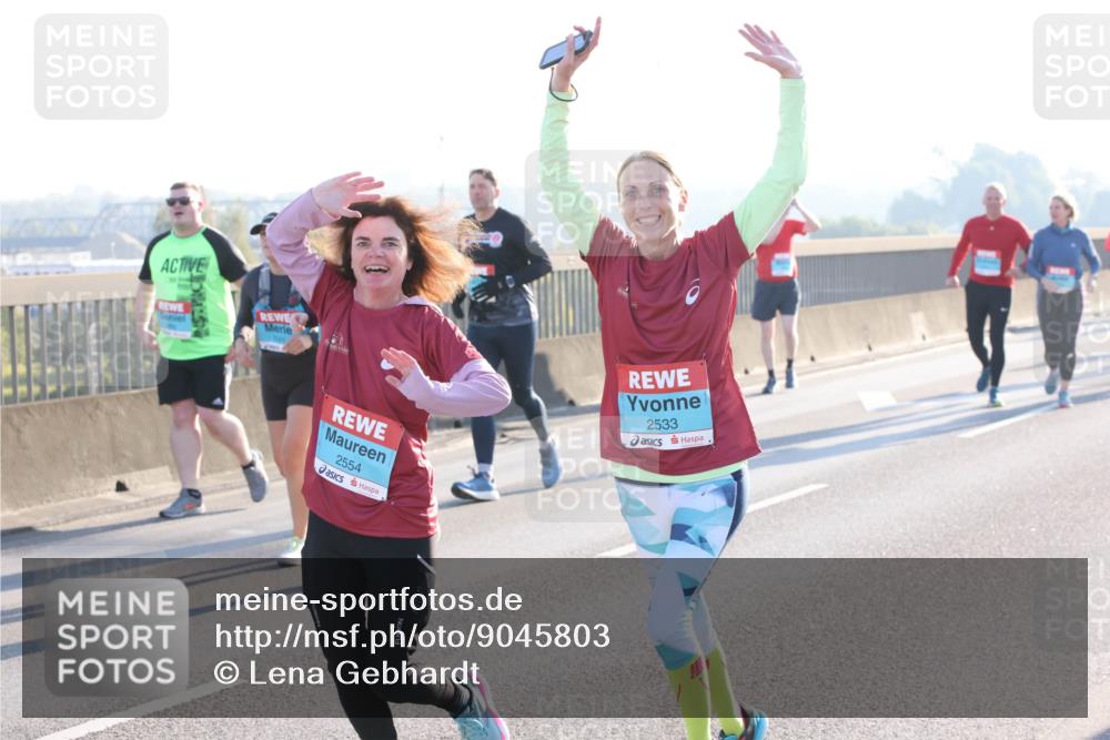 03.10.2025 - Köhlbrandbrückenlauf Lena Gebhardt http://msf.ph/oto/9045803 03.10.2025 09:27:54 Position 1 2554, 2533 meine-sportfotos.de