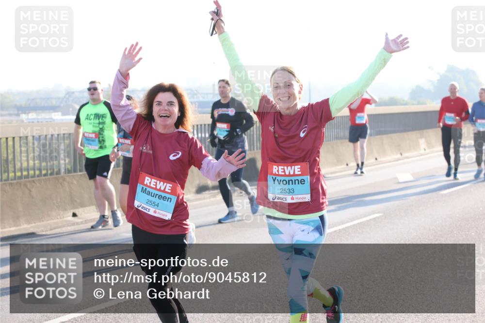 03.10.2025 - Köhlbrandbrückenlauf Lena Gebhardt http://msf.ph/oto/9045812 03.10.2025 09:27:54 Position 1 2554, 2533 meine-sportfotos.de