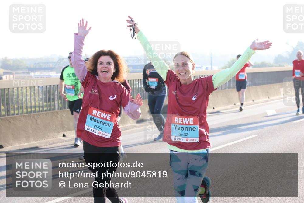 03.10.2025 - Köhlbrandbrückenlauf Lena Gebhardt http://msf.ph/oto/9045819 03.10.2025 09:27:54 Position 1 2554, 2533 meine-sportfotos.de