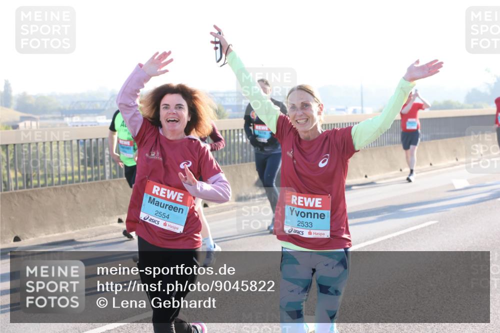 03.10.2025 - Köhlbrandbrückenlauf Lena Gebhardt http://msf.ph/oto/9045822 03.10.2025 09:27:54 Position 1 2554, 2533 meine-sportfotos.de