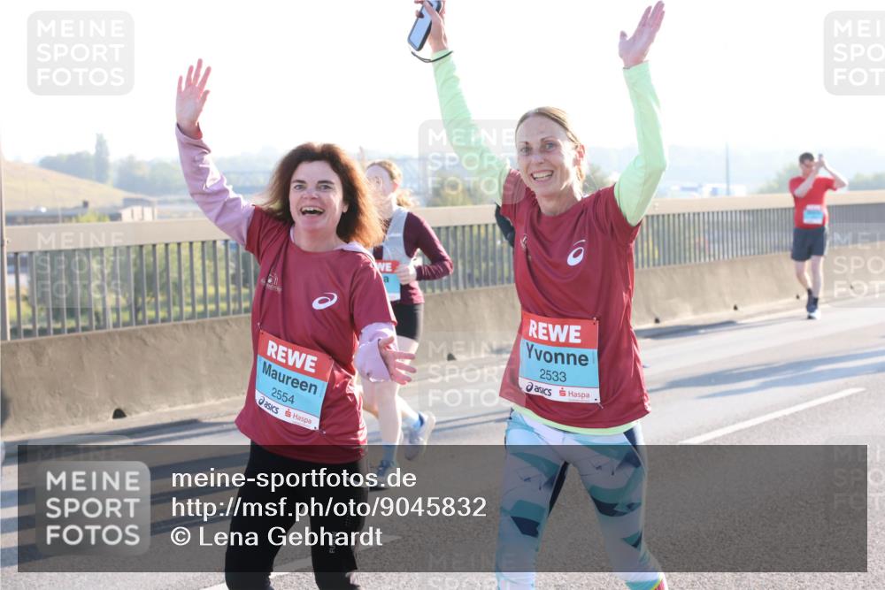 03.10.2025 - Köhlbrandbrückenlauf Lena Gebhardt http://msf.ph/oto/9045832 03.10.2025 09:27:55 Position 1 2554, 2533 meine-sportfotos.de