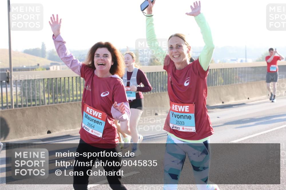 03.10.2025 - Köhlbrandbrückenlauf Lena Gebhardt http://msf.ph/oto/9045835 03.10.2025 09:27:55 Position 1 2554, 2533 meine-sportfotos.de