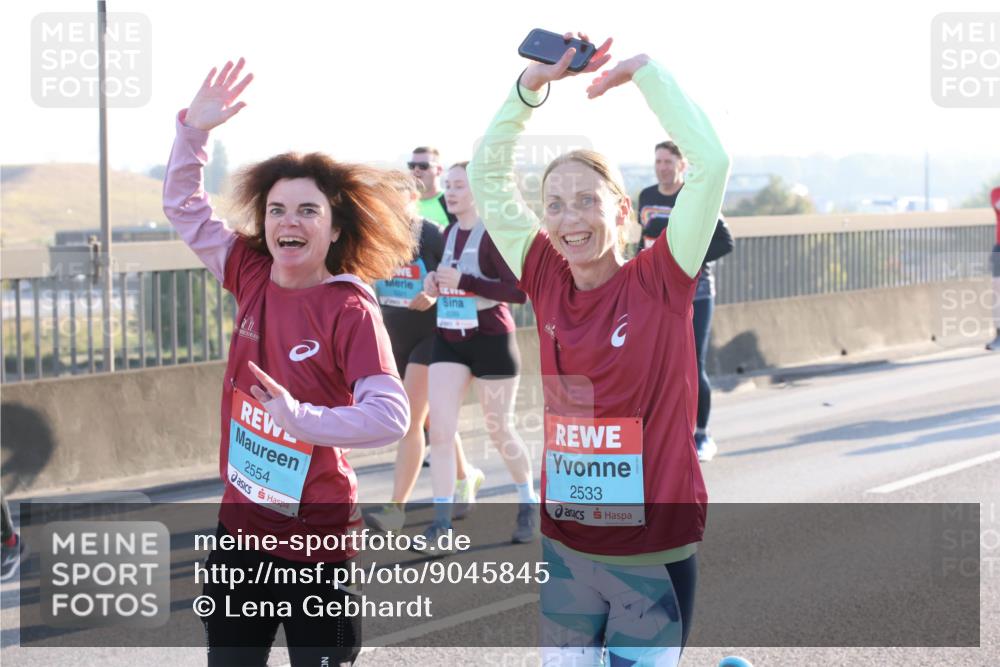 03.10.2025 - Köhlbrandbrückenlauf Lena Gebhardt http://msf.ph/oto/9045845 03.10.2025 09:27:55 Position 1 2554, 2533 meine-sportfotos.de