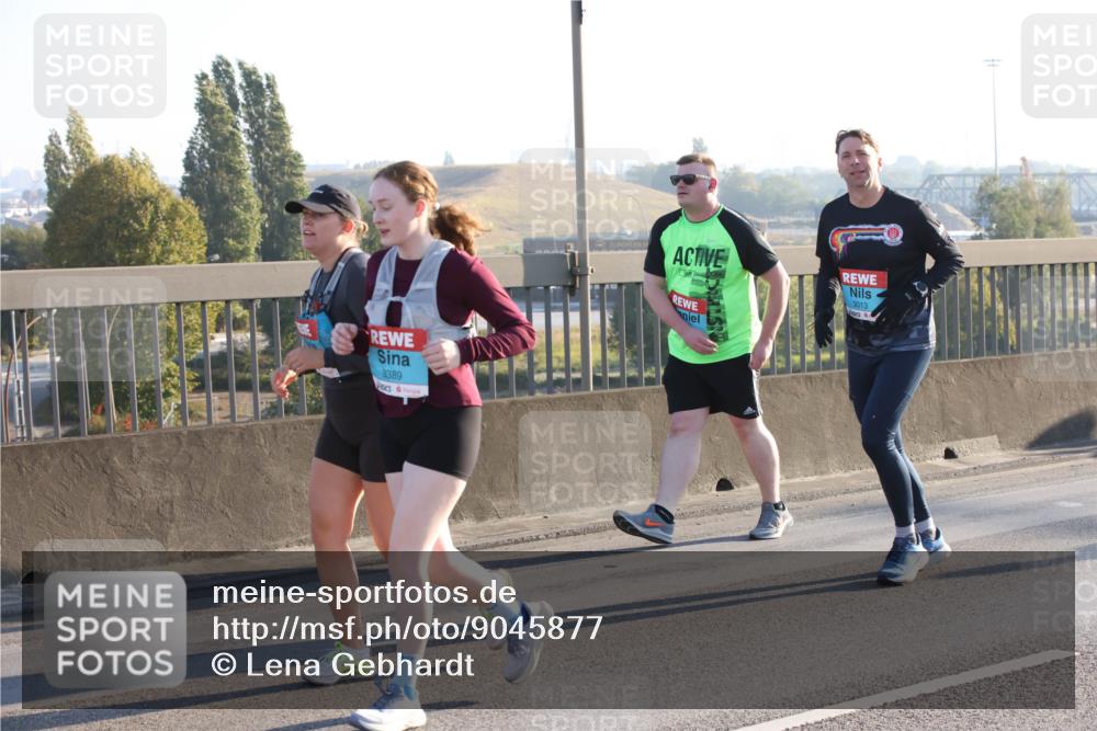 03.10.2025 - Köhlbrandbrückenlauf Lena Gebhardt http://msf.ph/oto/9045877 03.10.2025 09:27:56 Position 1 3389, 3013 meine-sportfotos.de