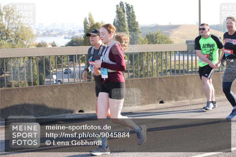 03.10.2025 - Köhlbrandbrückenlauf Lena Gebhardt http://msf.ph/oto/9045884 03.10.2025 09:27:56 Position 1 689 meine-sportfotos.de