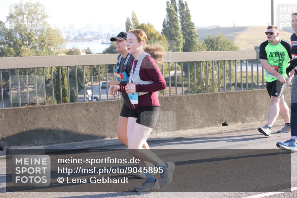 03.10.2025 - Köhlbrandbrückenlauf Lena Gebhardt http://msf.ph/oto/9045895 03.10.2025 09:27:56 Position 1  meine-sportfotos.de