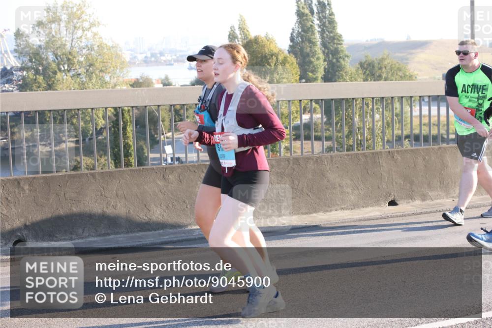 03.10.2025 - Köhlbrandbrückenlauf Lena Gebhardt http://msf.ph/oto/9045900 03.10.2025 09:27:56 Position 1 389 meine-sportfotos.de