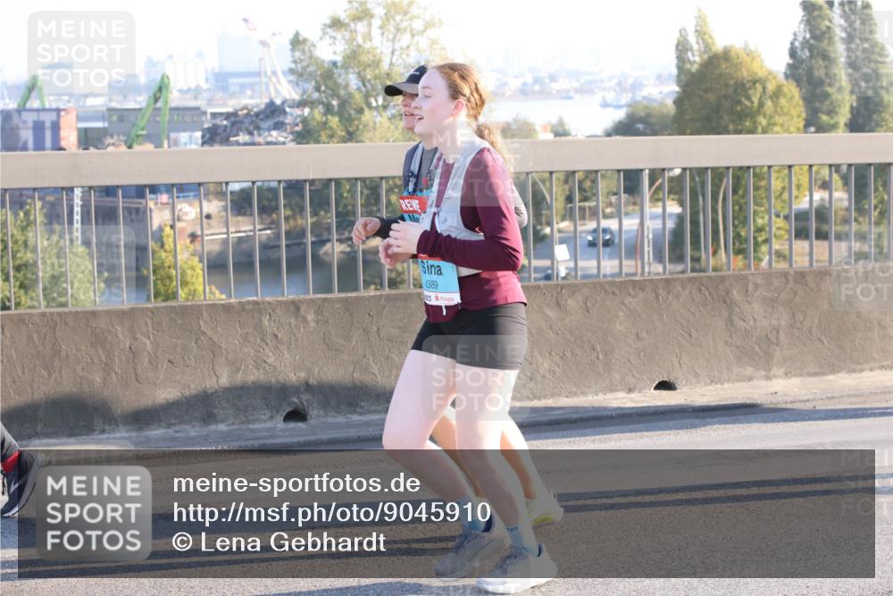 03.10.2025 - Köhlbrandbrückenlauf Lena Gebhardt http://msf.ph/oto/9045910 03.10.2025 09:27:57 Position 1 3389 meine-sportfotos.de