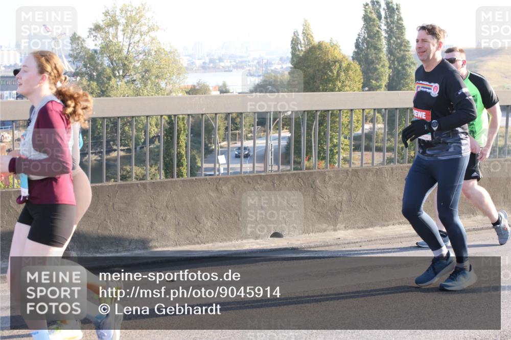 03.10.2025 - Köhlbrandbrückenlauf Lena Gebhardt http://msf.ph/oto/9045914 03.10.2025 09:27:57 Position 1  meine-sportfotos.de