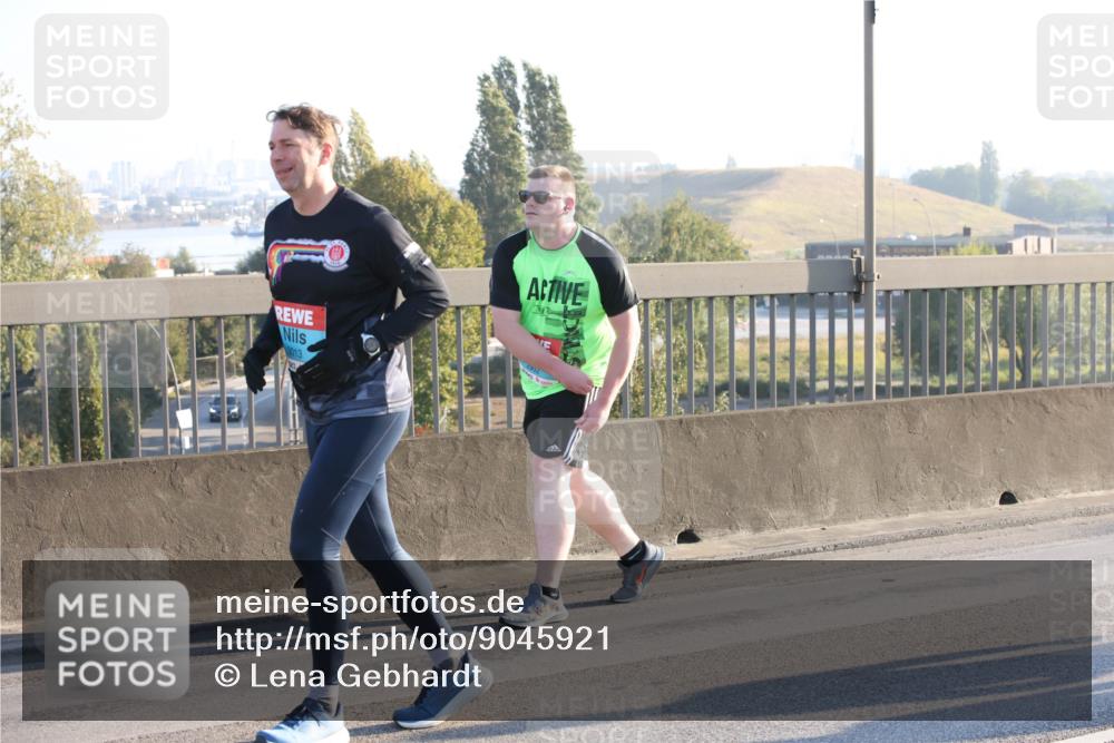 03.10.2025 - Köhlbrandbrückenlauf Lena Gebhardt http://msf.ph/oto/9045921 03.10.2025 09:27:58 Position 1  meine-sportfotos.de