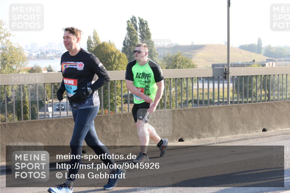 03.10.2025 - Köhlbrandbrückenlauf Lena Gebhardt http://msf.ph/oto/9045926 03.10.2025 09:27:58 Position 1 3013, 2902 meine-sportfotos.de
