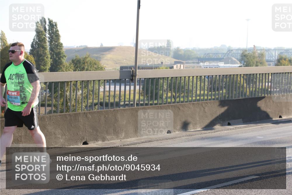 03.10.2025 - Köhlbrandbrückenlauf Lena Gebhardt http://msf.ph/oto/9045934 03.10.2025 09:27:58 Position 1 2992 meine-sportfotos.de