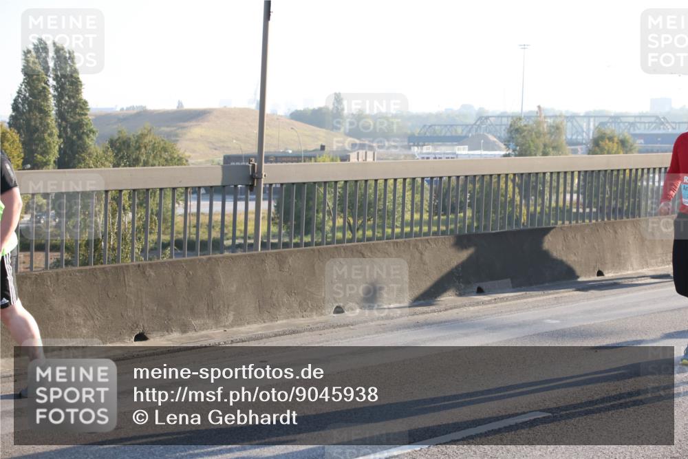 03.10.2025 - Köhlbrandbrückenlauf Lena Gebhardt http://msf.ph/oto/9045938 03.10.2025 09:27:58 Position 1  meine-sportfotos.de