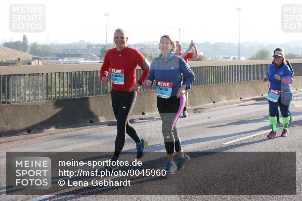 03.10.2025 - Köhlbrandbrückenlauf Lena Gebhardt http://msf.ph/oto/9045960 03.10.2025 09:27:59 Position 1 2321, 2258, 3814 meine-sportfotos.de
