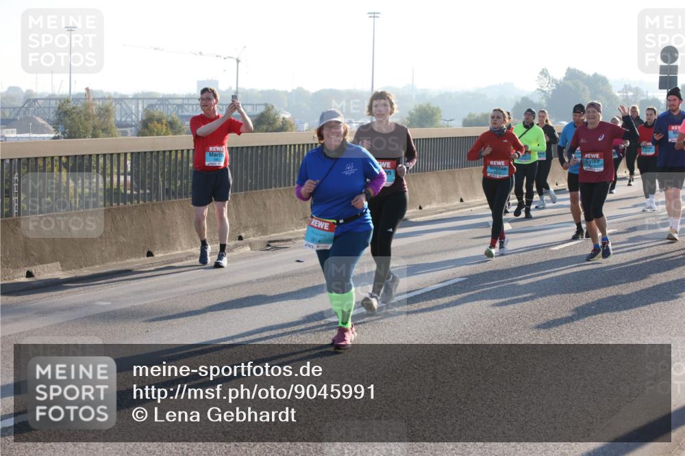 03.10.2025 - Köhlbrandbrückenlauf Lena Gebhardt http://msf.ph/oto/9045991 03.10.2025 09:28:00 Position 1 1961 meine-sportfotos.de
