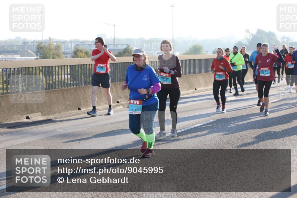 03.10.2025 - Köhlbrandbrückenlauf Lena Gebhardt http://msf.ph/oto/9045995 03.10.2025 09:28:00 Position 1 1961, 3814, 2316 meine-sportfotos.de