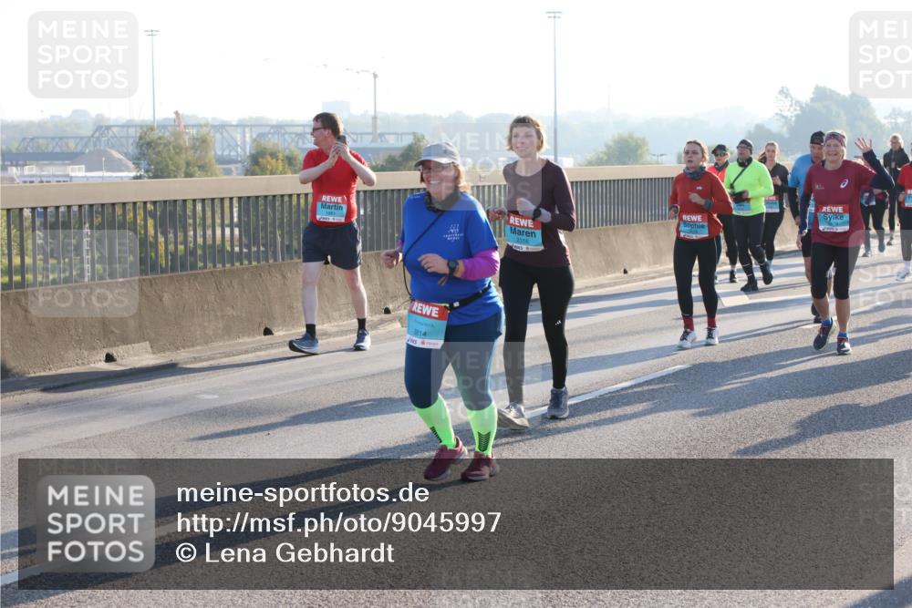 03.10.2025 - Köhlbrandbrückenlauf Lena Gebhardt http://msf.ph/oto/9045997 03.10.2025 09:28:00 Position 1 228, 3814, 2316 meine-sportfotos.de