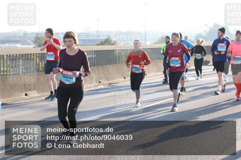 03.10.2025 - Köhlbrandbrückenlauf Lena Gebhardt http://msf.ph/oto/9046039 03.10.2025 09:28:01 Position 1 2316 meine-sportfotos.de