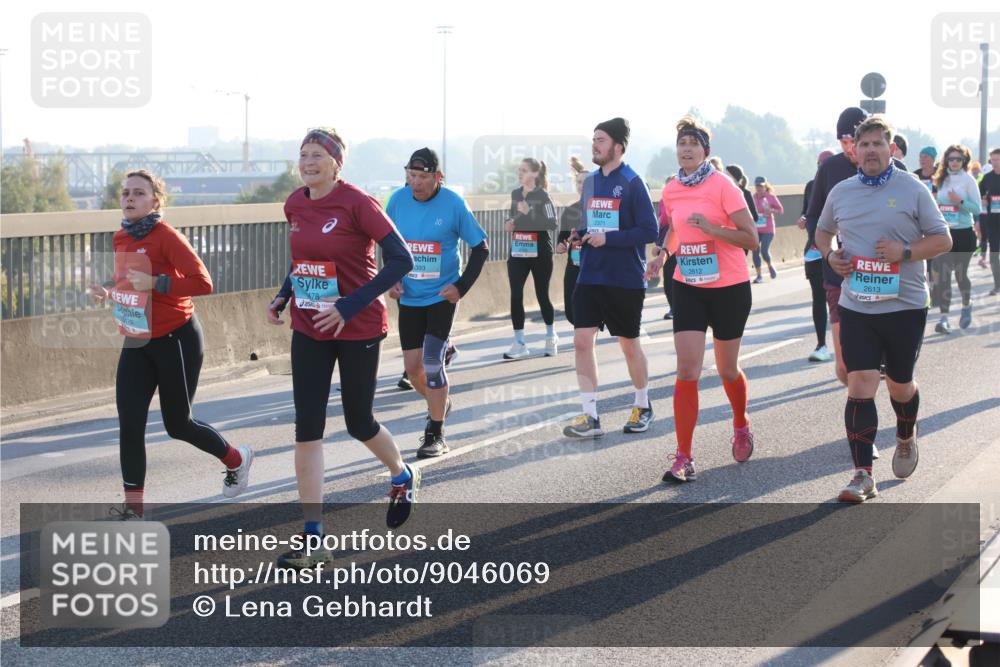 03.10.2025 - Köhlbrandbrückenlauf Lena Gebhardt http://msf.ph/oto/9046069 03.10.2025 09:28:02 Position 1 478, 2371, 393, 2612, 2613 meine-sportfotos.de