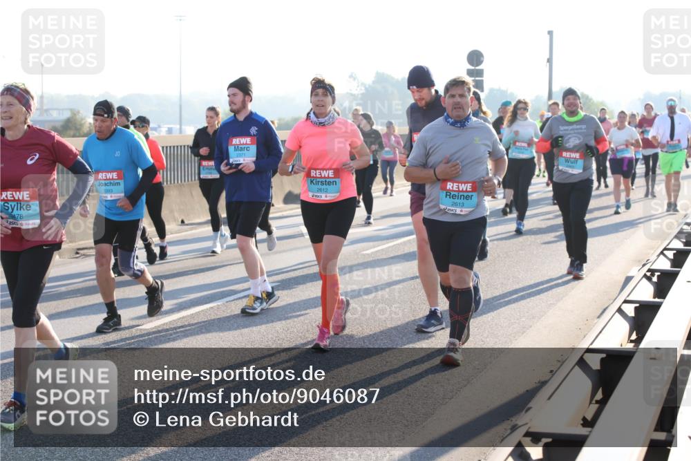 03.10.2025 - Köhlbrandbrückenlauf Lena Gebhardt http://msf.ph/oto/9046087 03.10.2025 09:28:03 Position 1 478, 3393, 2371, 2612, 2613 meine-sportfotos.de