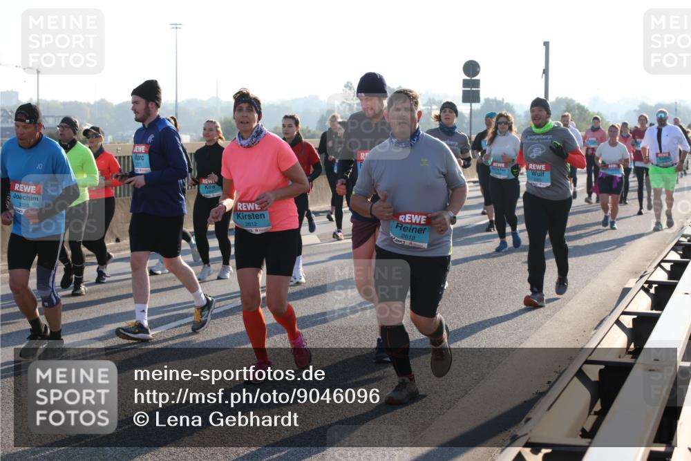 03.10.2025 - Köhlbrandbrückenlauf Lena Gebhardt http://msf.ph/oto/9046096 03.10.2025 09:28:03 Position 1 3393, 2612, 2613 meine-sportfotos.de