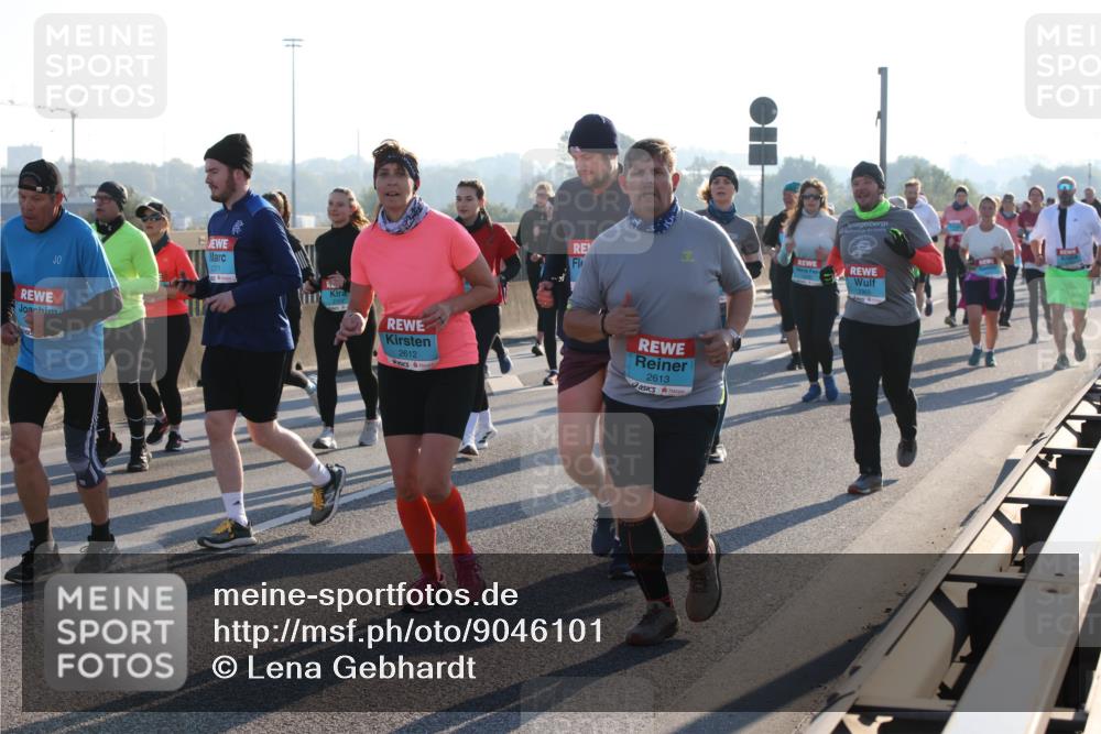 03.10.2025 - Köhlbrandbrückenlauf Lena Gebhardt http://msf.ph/oto/9046101 03.10.2025 09:28:03 Position 1 2612, 2613 meine-sportfotos.de