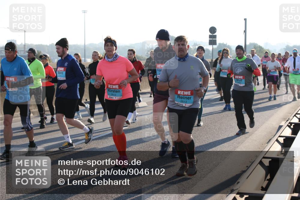 03.10.2025 - Köhlbrandbrückenlauf Lena Gebhardt http://msf.ph/oto/9046102 03.10.2025 09:28:03 Position 1 2371, 50, 2612, 23, 2613 meine-sportfotos.de