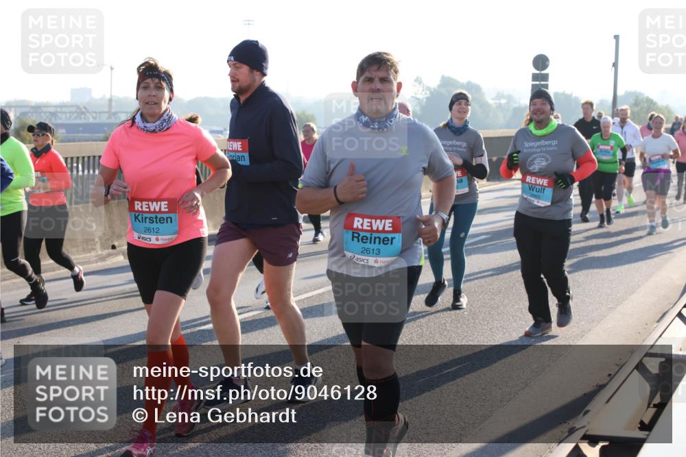 03.10.2025 - Köhlbrandbrückenlauf Lena Gebhardt http://msf.ph/oto/9046128 03.10.2025 09:28:04 Position 1 2612, 2613, 2365 meine-sportfotos.de