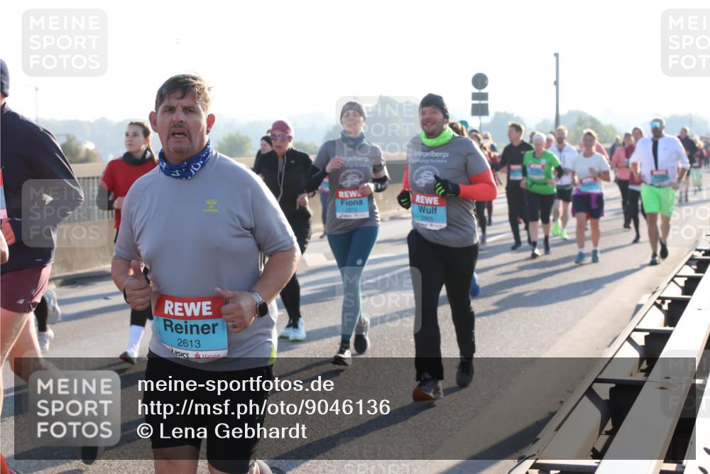 03.10.2025 - Köhlbrandbrückenlauf Lena Gebhardt http://msf.ph/oto/9046136 03.10.2025 09:28:05 Position 1 2613, 2212, 2365 meine-sportfotos.de