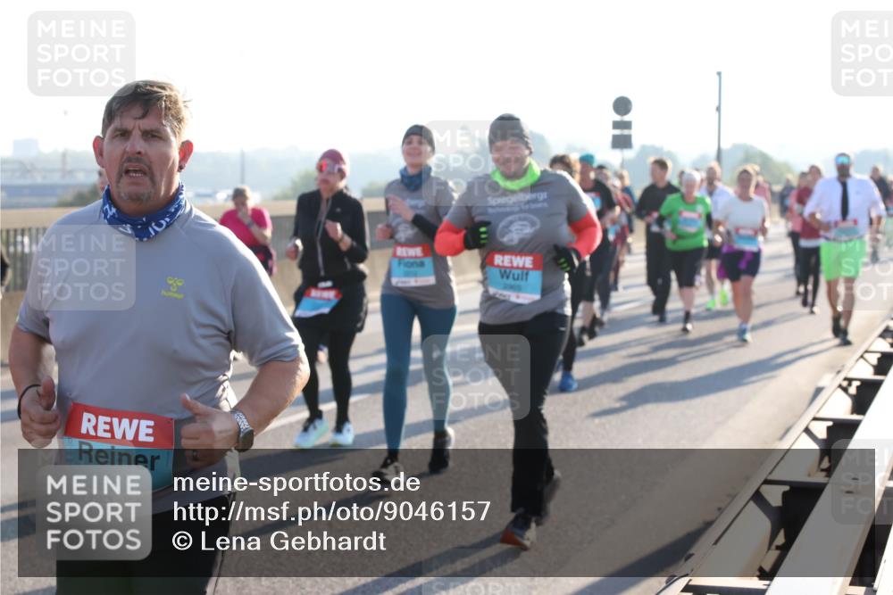 03.10.2025 - Köhlbrandbrückenlauf Lena Gebhardt http://msf.ph/oto/9046157 03.10.2025 09:28:05 Position 1 2613 meine-sportfotos.de