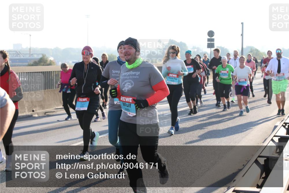 03.10.2025 - Köhlbrandbrückenlauf Lena Gebhardt http://msf.ph/oto/9046171 03.10.2025 09:28:06 Position 1 3784, 3476, 2365 meine-sportfotos.de