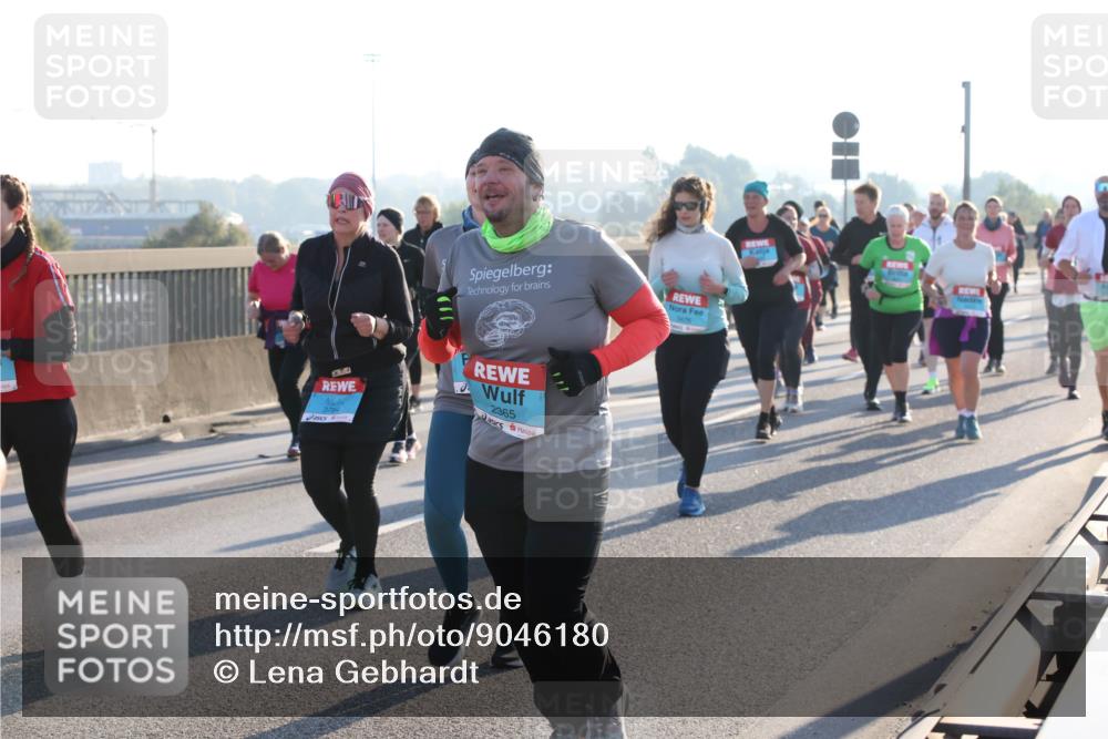 03.10.2025 - Köhlbrandbrückenlauf Lena Gebhardt http://msf.ph/oto/9046180 03.10.2025 09:28:06 Position 1 3784, 2365 meine-sportfotos.de