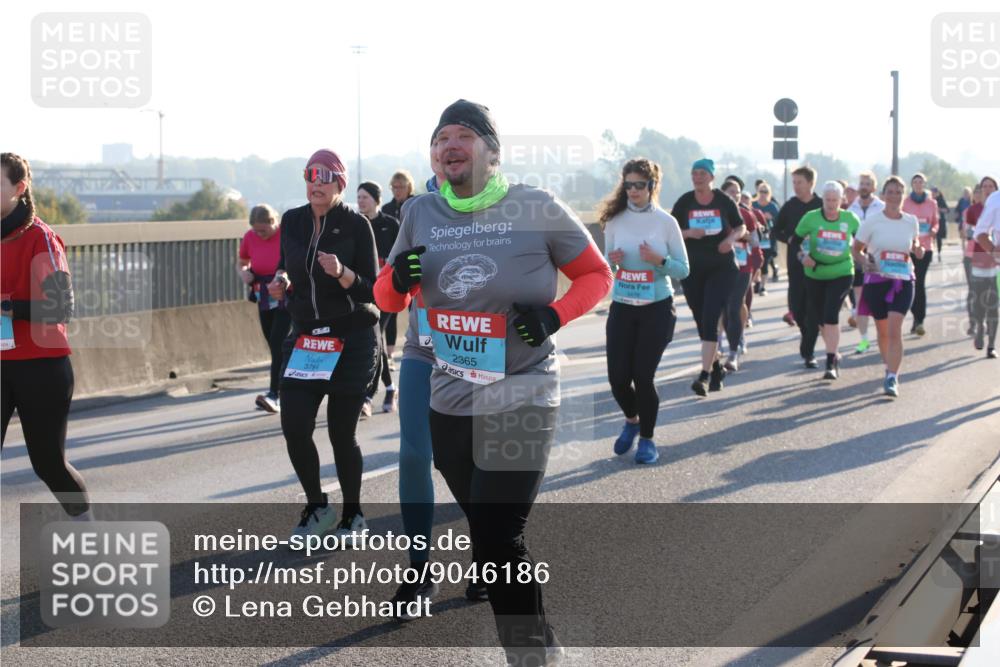 03.10.2025 - Köhlbrandbrückenlauf Lena Gebhardt http://msf.ph/oto/9046186 03.10.2025 09:28:06 Position 1 3784, 2365 meine-sportfotos.de