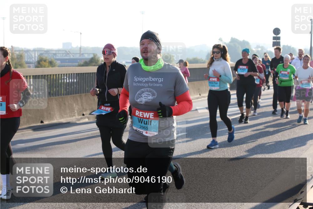 03.10.2025 - Köhlbrandbrückenlauf Lena Gebhardt http://msf.ph/oto/9046190 03.10.2025 09:28:06 Position 1 2365 meine-sportfotos.de
