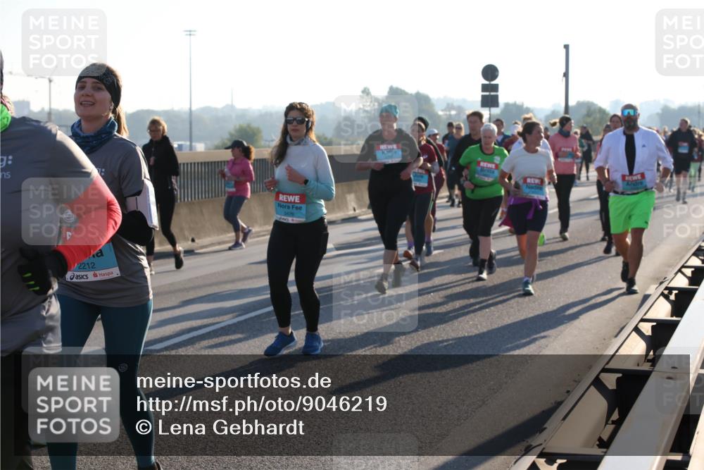 03.10.2025 - Köhlbrandbrückenlauf Lena Gebhardt http://msf.ph/oto/9046219 03.10.2025 09:28:07 Position 1 9, 2212, 3476 meine-sportfotos.de