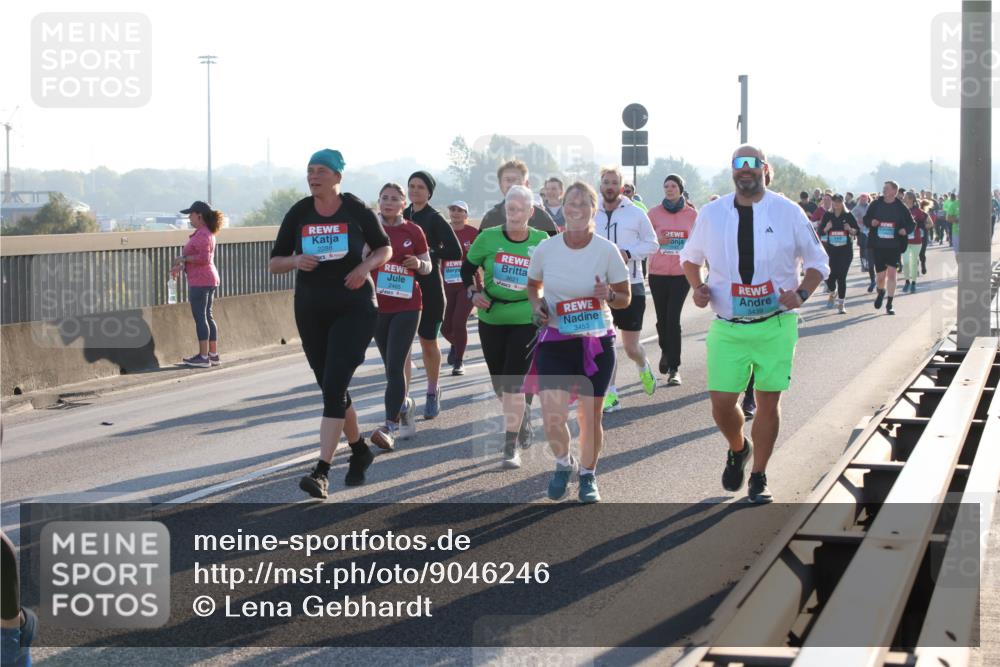 03.10.2025 - Köhlbrandbrückenlauf Lena Gebhardt http://msf.ph/oto/9046246 03.10.2025 09:28:08 Position 1 2288, 2465, 3453 meine-sportfotos.de