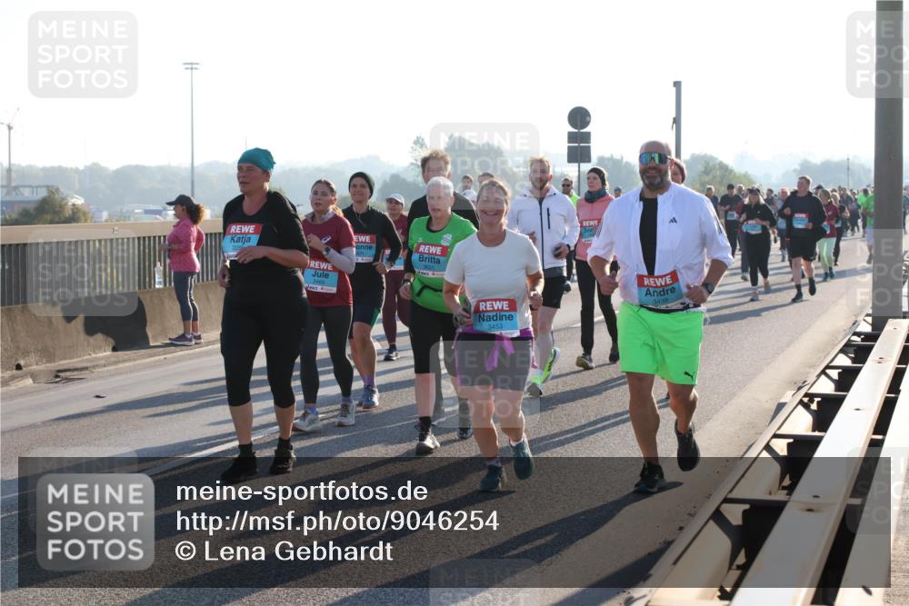 03.10.2025 - Köhlbrandbrückenlauf Lena Gebhardt http://msf.ph/oto/9046254 03.10.2025 09:28:09 Position 1 3453, 3439 meine-sportfotos.de
