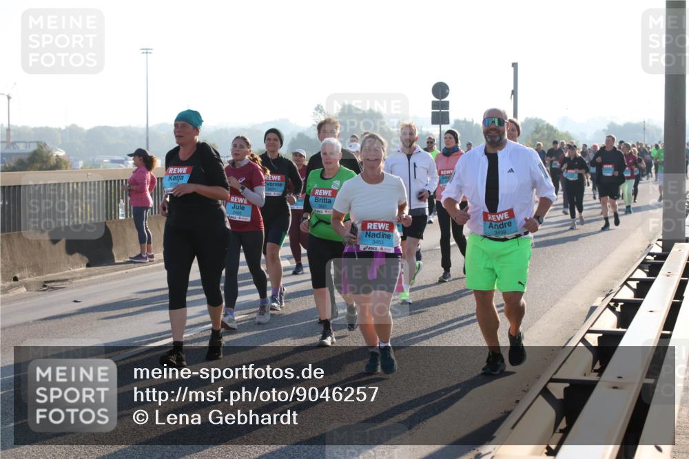 03.10.2025 - Köhlbrandbrückenlauf Lena Gebhardt http://msf.ph/oto/9046257 03.10.2025 09:28:09 Position 1 2465, 3621, 3453, 3439 meine-sportfotos.de