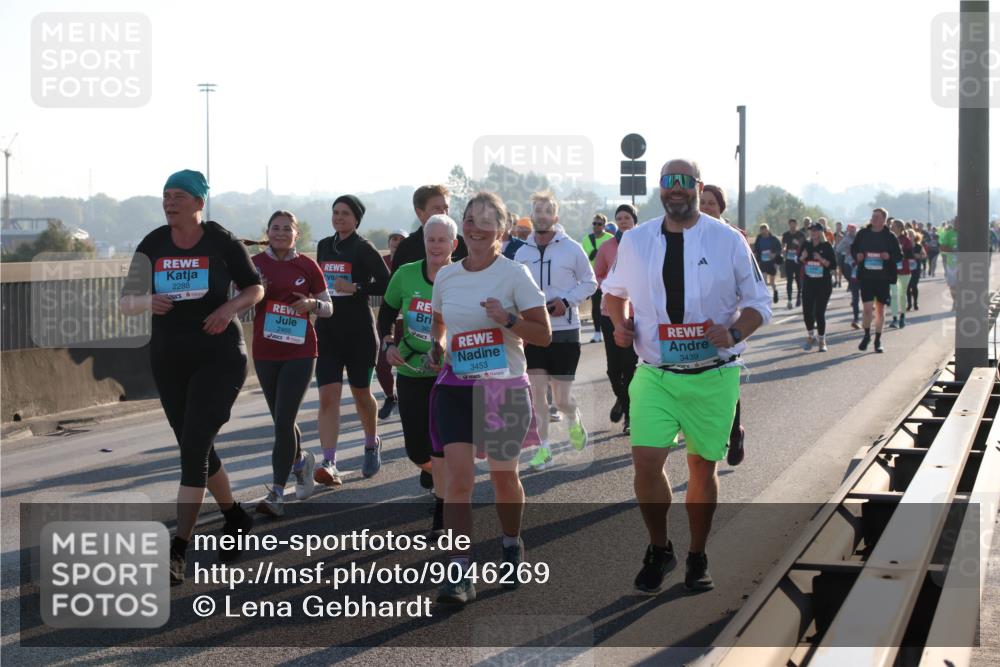 03.10.2025 - Köhlbrandbrückenlauf Lena Gebhardt http://msf.ph/oto/9046269 03.10.2025 09:28:09 Position 1 2288, 2465, 36, 3453, 3439 meine-sportfotos.de