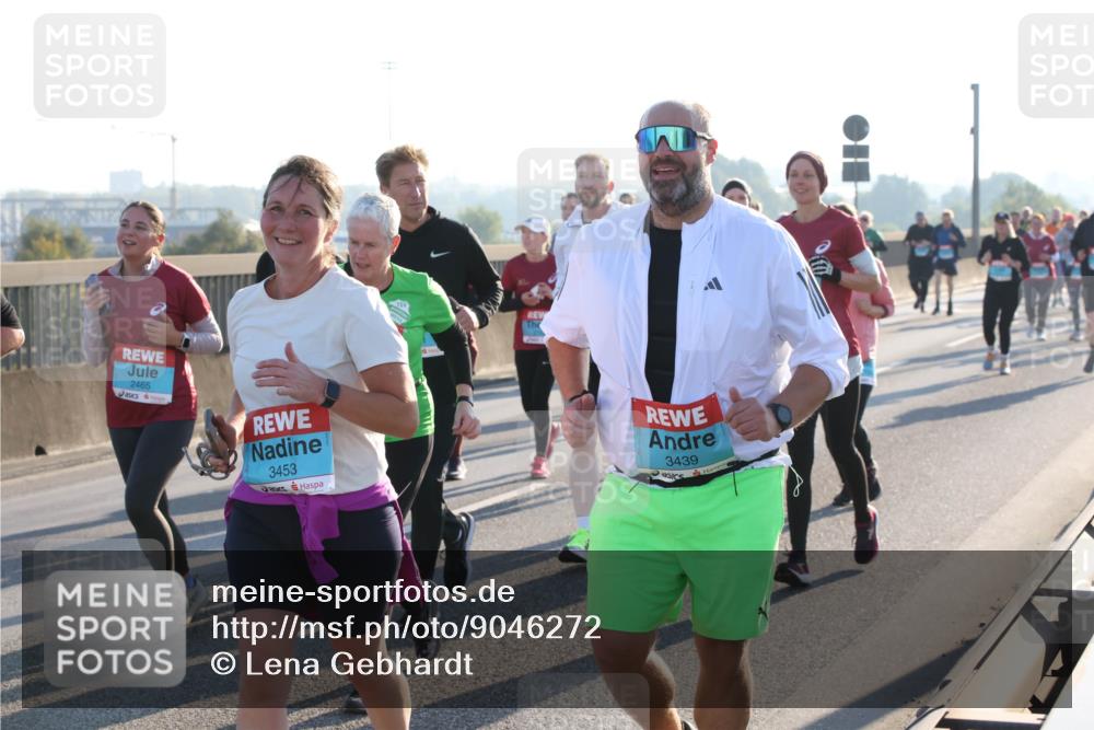 03.10.2025 - Köhlbrandbrückenlauf Lena Gebhardt http://msf.ph/oto/9046272 03.10.2025 09:28:10 Position 1 2465, 3453, 3439 meine-sportfotos.de