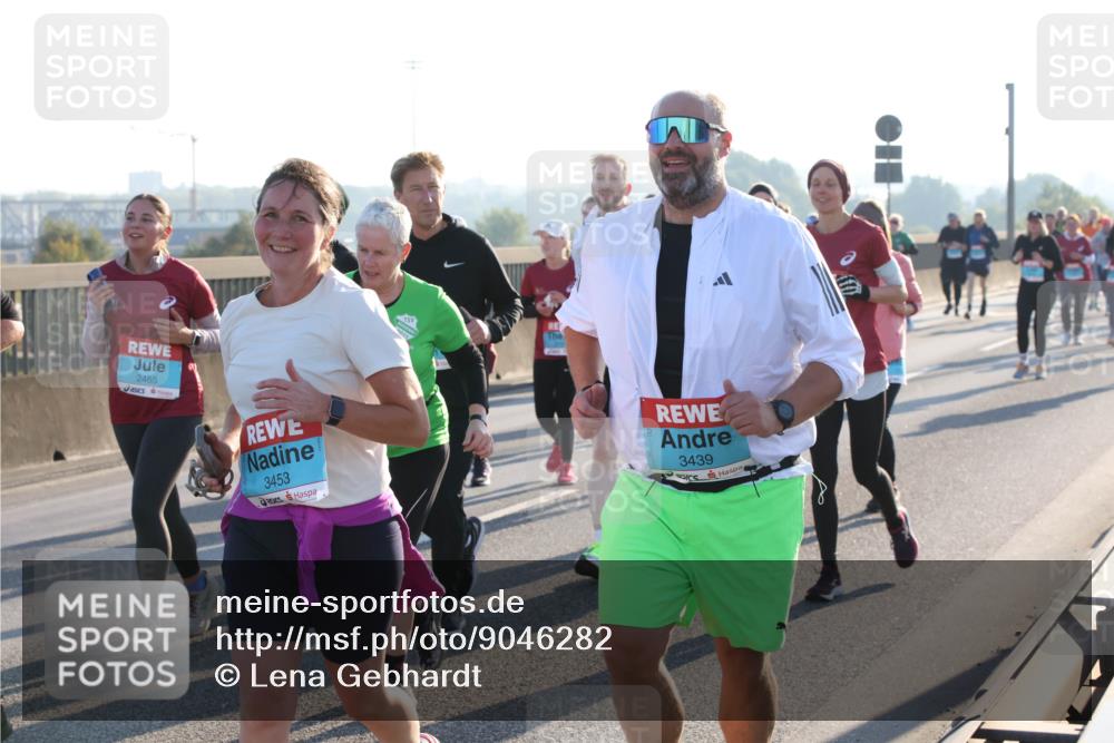 03.10.2025 - Köhlbrandbrückenlauf Lena Gebhardt http://msf.ph/oto/9046282 03.10.2025 09:28:11 Position 1 2465, 3453, 3439 meine-sportfotos.de