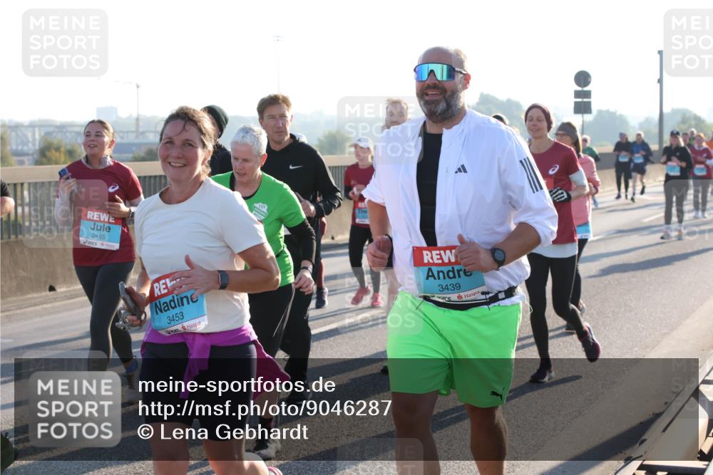 03.10.2025 - Köhlbrandbrückenlauf Lena Gebhardt http://msf.ph/oto/9046287 03.10.2025 09:28:11 Position 1 2465, 3453, 3439 meine-sportfotos.de