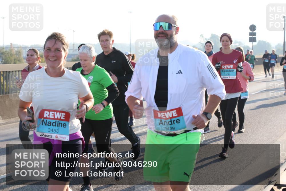 03.10.2025 - Köhlbrandbrückenlauf Lena Gebhardt http://msf.ph/oto/9046290 03.10.2025 09:28:11 Position 1 3453, 3439, 2062 meine-sportfotos.de