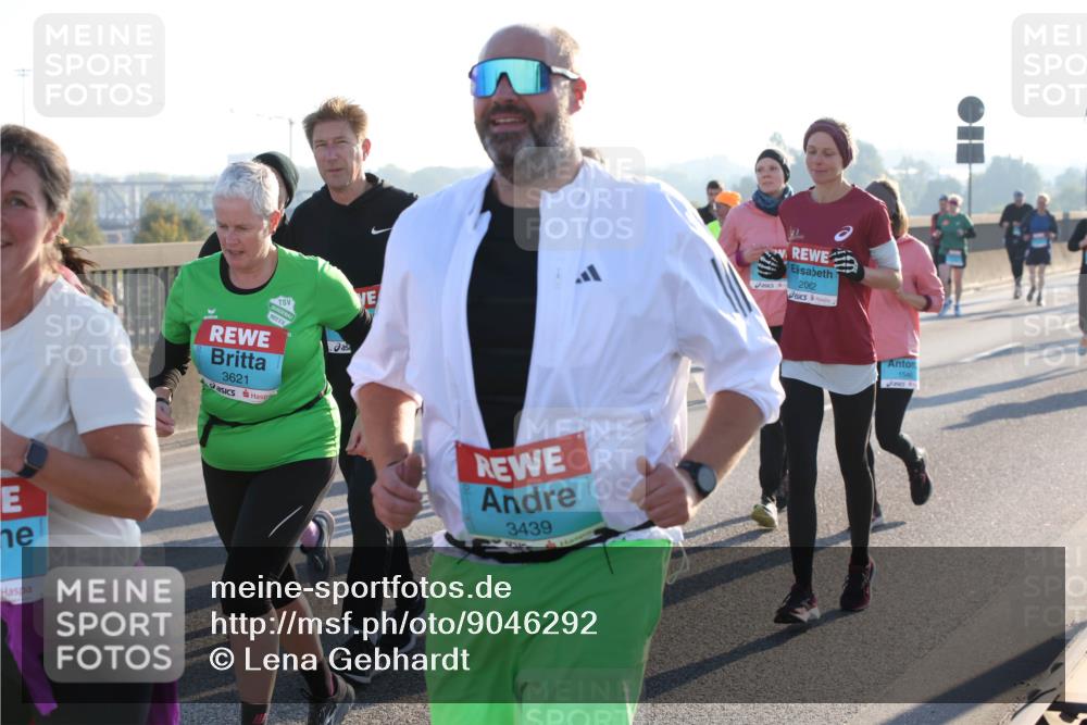 03.10.2025 - Köhlbrandbrückenlauf Lena Gebhardt http://msf.ph/oto/9046292 03.10.2025 09:28:11 Position 1 1922, 3621, 3439, 2012, 1546 meine-sportfotos.de