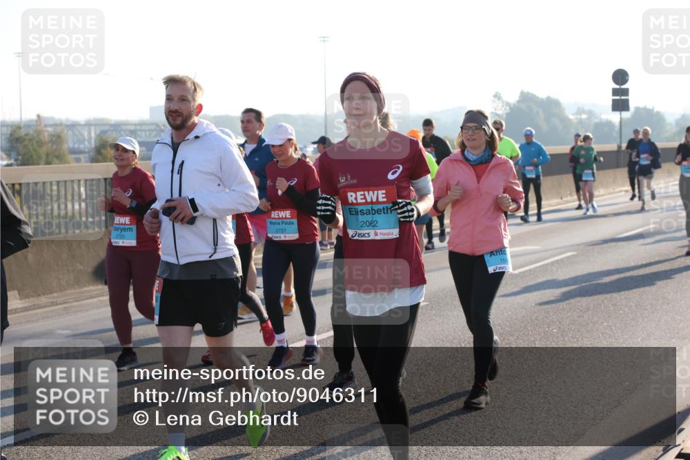 03.10.2025 - Köhlbrandbrückenlauf Lena Gebhardt http://msf.ph/oto/9046311 03.10.2025 09:28:12 Position 1 2725, 2727, 1, 2062, 15 meine-sportfotos.de