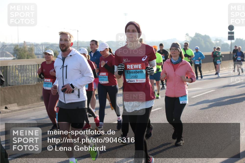 03.10.2025 - Köhlbrandbrückenlauf Lena Gebhardt http://msf.ph/oto/9046316 03.10.2025 09:28:12 Position 1 2725, 2727, 2062, 15 meine-sportfotos.de