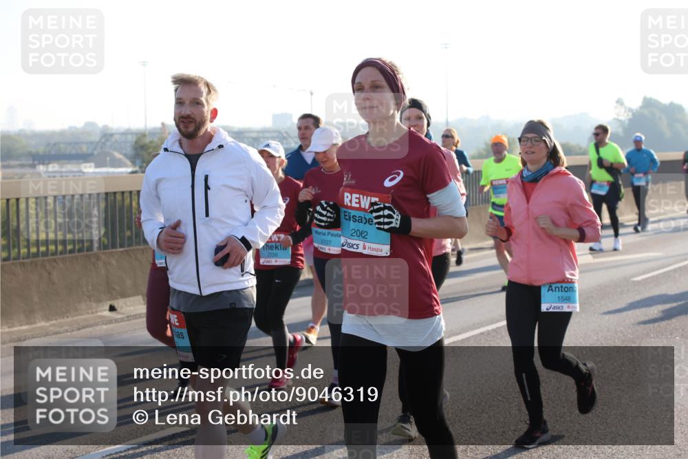 03.10.2025 - Köhlbrandbrückenlauf Lena Gebhardt http://msf.ph/oto/9046319 03.10.2025 09:28:13 Position 1 2726, 202, 2727, 1546 meine-sportfotos.de