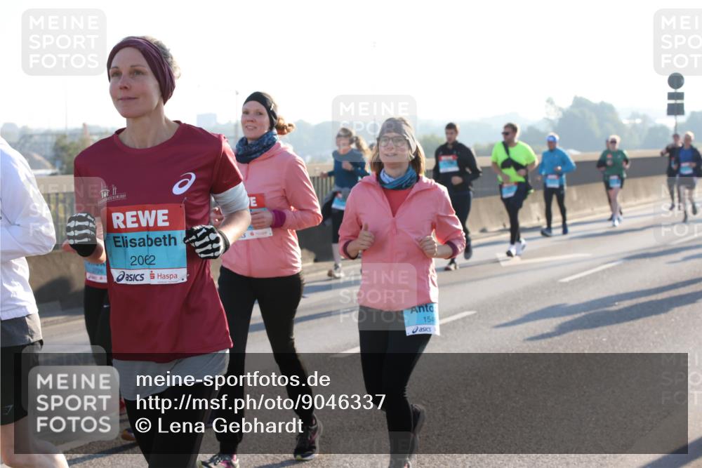 03.10.2025 - Köhlbrandbrückenlauf Lena Gebhardt http://msf.ph/oto/9046337 03.10.2025 09:28:13 Position 1 2062, 154 meine-sportfotos.de