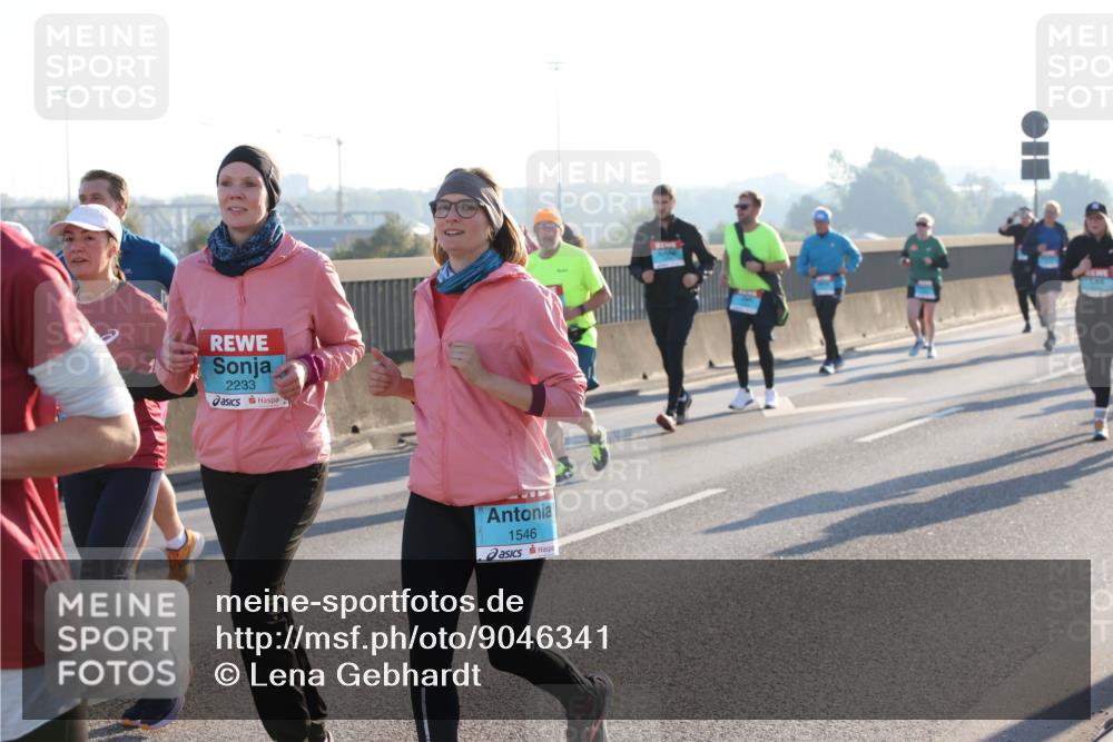 03.10.2025 - Köhlbrandbrückenlauf Lena Gebhardt http://msf.ph/oto/9046341 03.10.2025 09:28:13 Position 1 2233, 1546 meine-sportfotos.de