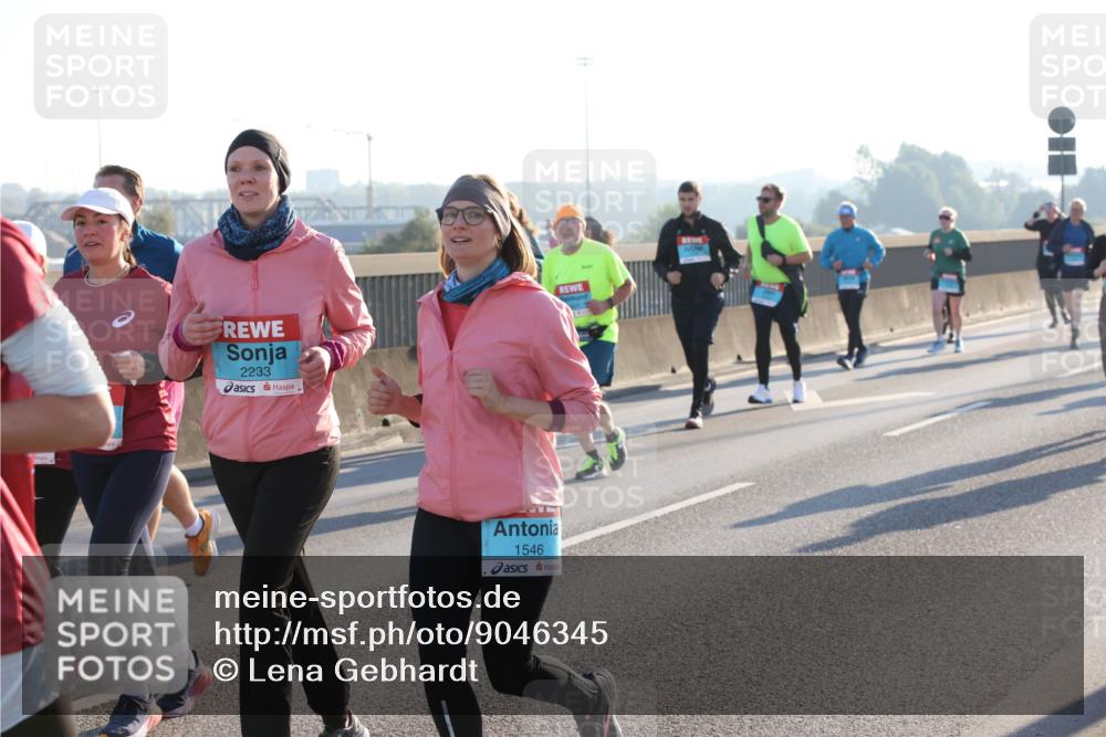 03.10.2025 - Köhlbrandbrückenlauf Lena Gebhardt http://msf.ph/oto/9046345 03.10.2025 09:28:13 Position 1 2233, 1546 meine-sportfotos.de